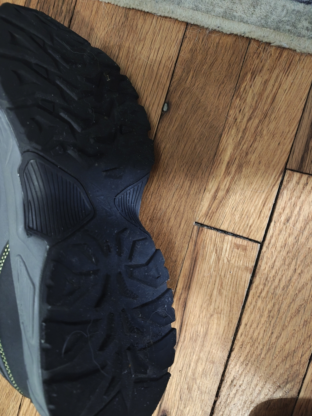 Avia Men's Gray Athletic Shoes with Neon Yellow Accents - Picture 5 of 8